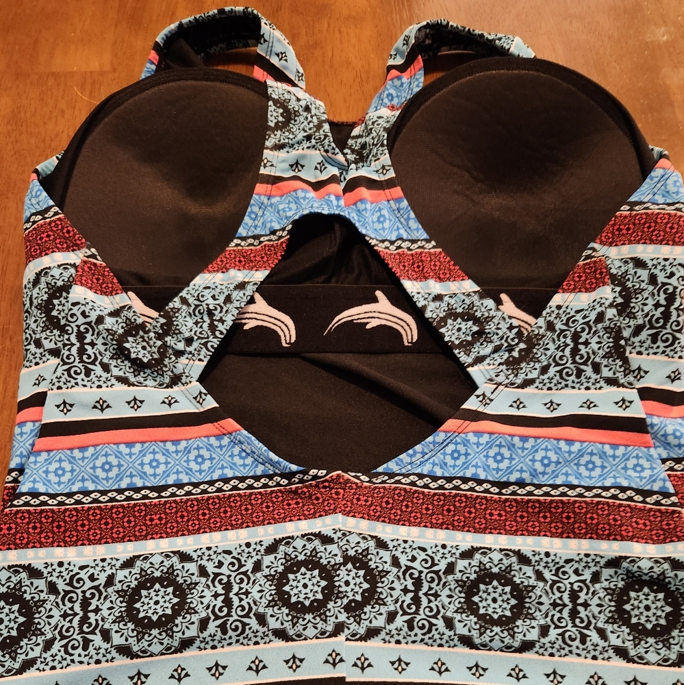Swimwear with Striped Pattern - Picture 4 of 5